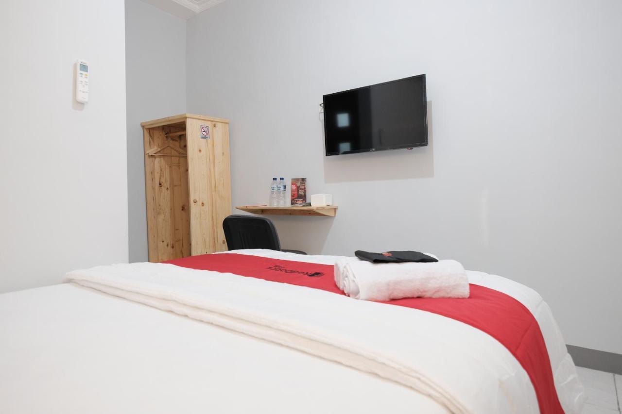 Hotel Reddoorz Syariah Near Siloam Hospital Kebon Jeruk Jakarta Exteriér fotografie