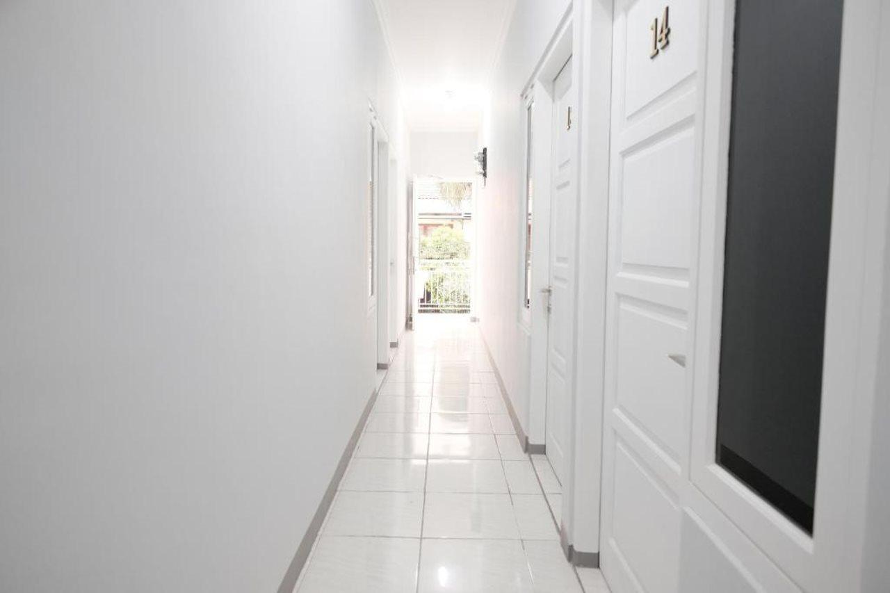 Hotel Reddoorz Syariah Near Siloam Hospital Kebon Jeruk Jakarta Exteriér fotografie