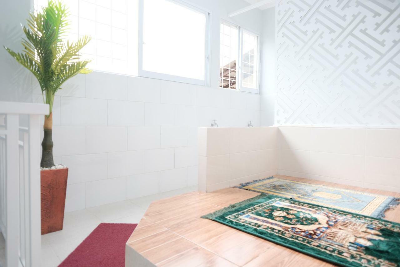 Hotel Reddoorz Syariah Near Siloam Hospital Kebon Jeruk Jakarta Exteriér fotografie