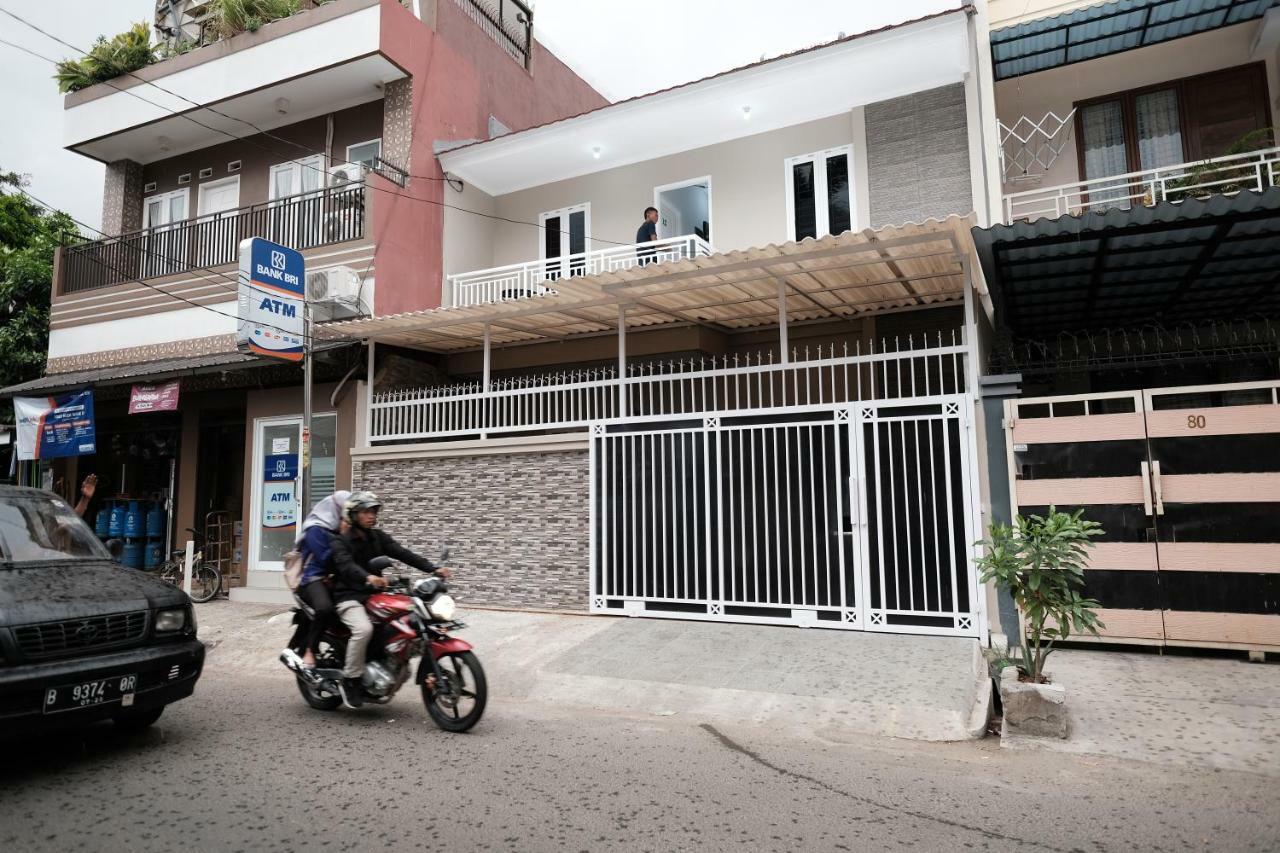 Hotel Reddoorz Syariah Near Siloam Hospital Kebon Jeruk Jakarta Exteriér fotografie