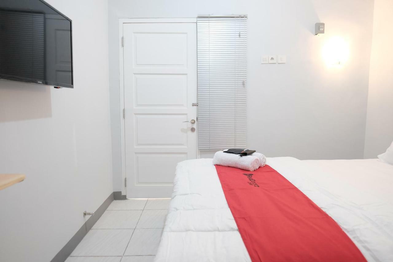 Hotel Reddoorz Syariah Near Siloam Hospital Kebon Jeruk Jakarta Exteriér fotografie