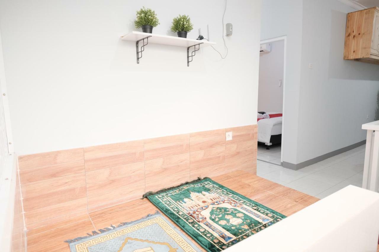 Hotel Reddoorz Syariah Near Siloam Hospital Kebon Jeruk Jakarta Exteriér fotografie